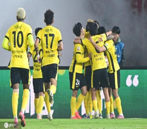 中超:成都蓉城绝平西海岸!错失登顶良机,戴维森、费利佩各2球