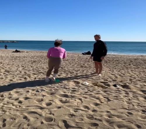 鄭欽文團(tuán)隊(duì)發(fā)布最新訓(xùn)練視頻，網(wǎng)友質(zhì)疑澳網(wǎng)又是被贊助商逼迫參賽