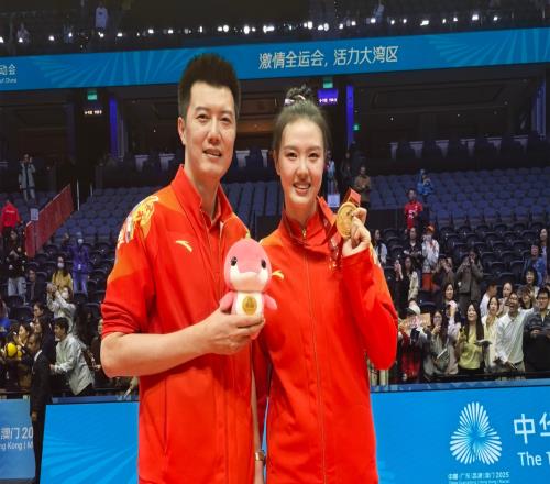 淚目！30歲張常寧時隔8年再奪金：女排最美主攻完美謝幕？