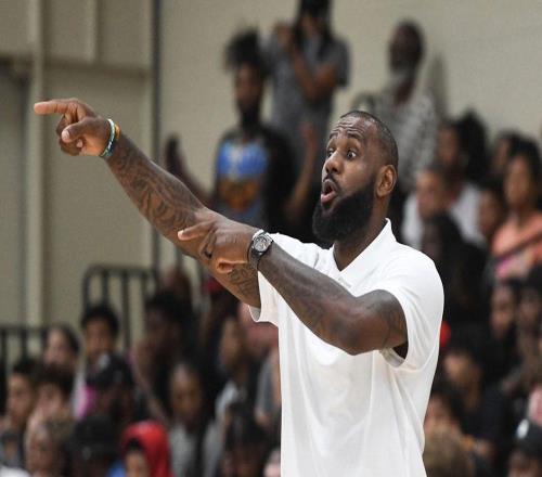 有意思,NBA传奇斯托克顿用“乘直升机登顶”的比喻痛批詹姆斯