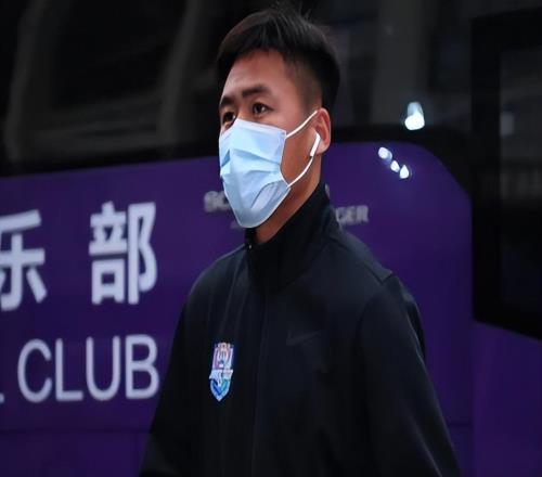 他上賽季還是大連英博核心，如今卻一分鍾都上不了，還無緣大名單