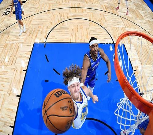 面對(duì)魔術(shù)狀態(tài)簡(jiǎn)直是一塌糊涂，但勇士還非要長(zhǎng)時(shí)間讓他留在場(chǎng)上