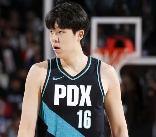 9分5板3助1帽！楊瀚森一戰(zhàn)刷新5項NBA新高，開拓者主帥把話挑明