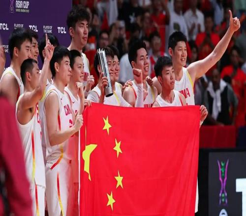 惨淡表现!三场比赛仅得2分,中国男篮离队首人,国家队生涯终结