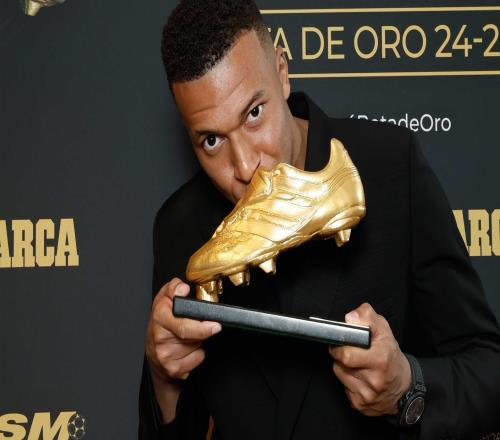 姆巴佩:能被拿来和C罗相提并论很自豪想拿所有能拿的冠军