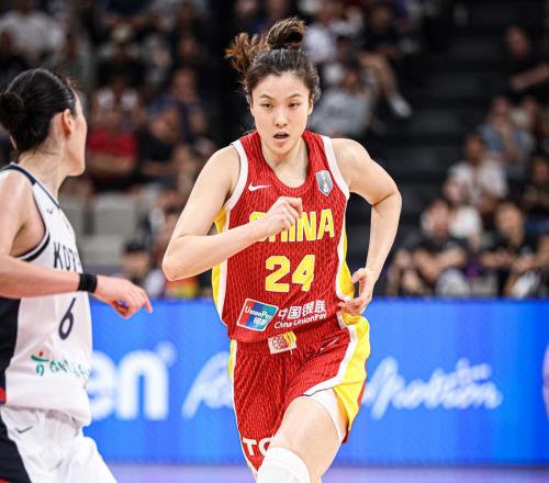 又美又能打!中国女篮27岁1米82王牌蜕变:轰39+9化身穿云箭