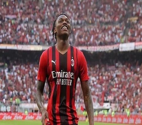 就你會(huì)單線作戰(zhàn)是吧我也會(huì)，AC米蘭客戰(zhàn)都靈，拿回榜首很輕松