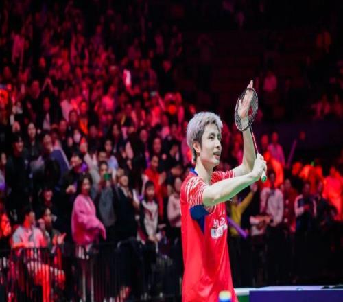 聚焦｜2025天王杯致敬羽壇名宿，“國羽F4”再聚首見證石宇奇奪冠