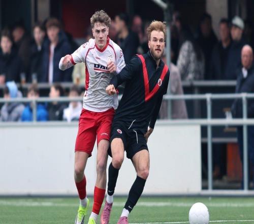 原成都外援提莫萊切特為荷丙球隊出場，他此前曾宣布退役