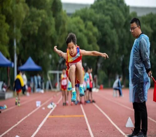 賽道上追風(fēng)，遠(yuǎn)離興奮劑！