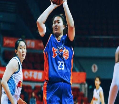場(chǎng)均23分鐘16+6！2.01米女鯊魚(yú)終遇伯樂(lè)減重20斤可入女籃一隊(duì)