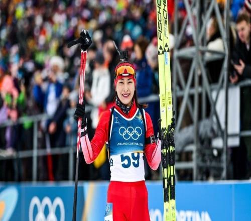 雪道上的滑痕和靶紙上的彈孔，孟繁棋實(shí)現(xiàn)突破