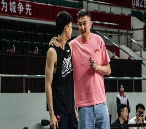 新征程！崔永熙已與廣東宏遠完成B合同簽約，將身披24號球衣征戰(zhàn)