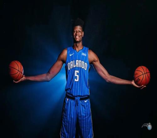 天价!CBA豪掷300万美元,这可是NBA六号秀啊,能兑现天赋吗