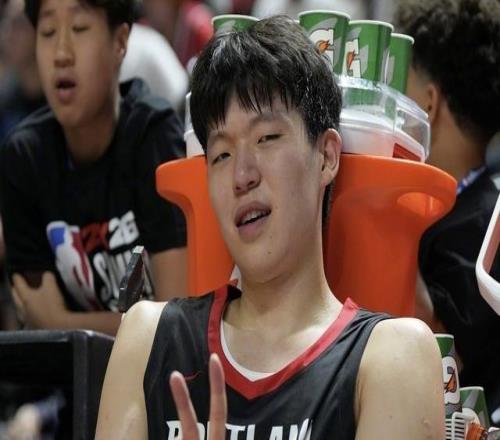 央视名嘴韩乔生:杨瀚森成神了,第三节直接“天神下凡”