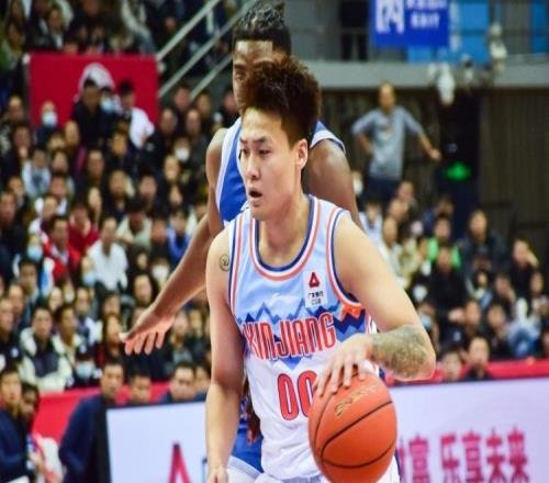 媒体人:曾凡博冲击NBA让北京锋线大打折扣但赵睿能顶3号位