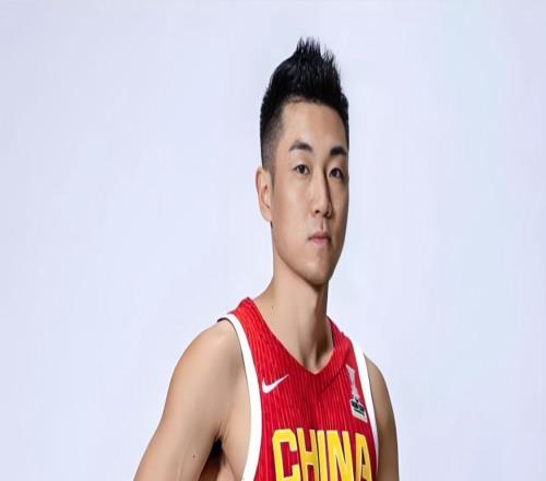 出場(chǎng)32分鐘，得4分！CBA都玩不明白，咋成為男籃首發(fā)球員