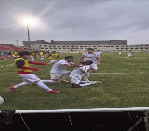 從八連勝、三連敗到成功衝超，重慶銅梁龍這次沒有讓機會溜走