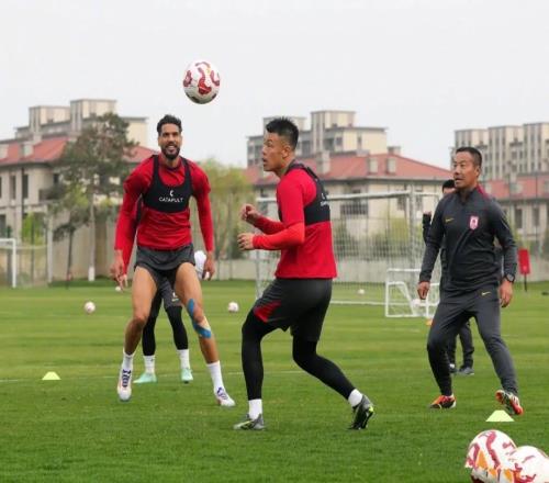 中超降級(jí)隊(duì)被曝?fù)Q帥！洋帥保級(jí)失敗走人，43歲菜鳥主帥接替上任