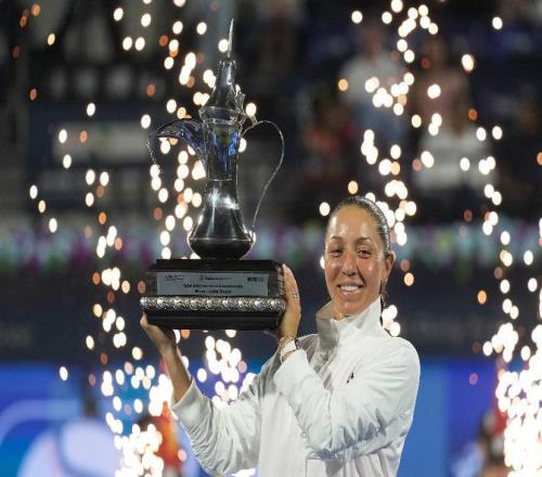 佩古拉迪拜奪冠再傳當(dāng)官喜訊，袁悅送雙蛋被調(diào)侃想提前慶元宵