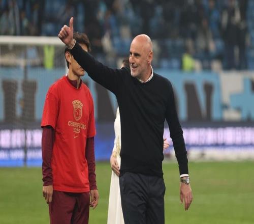 中超三連冠！賽季前沒人看好的上海海港隊，憑什麽能實現偉業