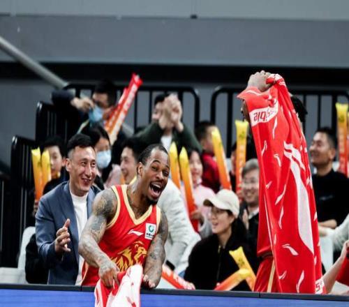 CBA排名亂了！廣廈五連勝重回榜首，黑馬反超廣東，遼寧跌至第六