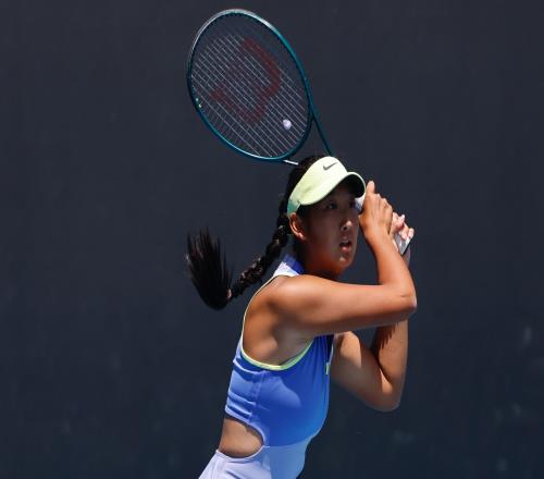 2-1逆轉(zhuǎn)進(jìn)八強(qiáng)！中國(guó)女網(wǎng)17歲1米80小花蛻變：追趕鄭欽文王欣瑜？