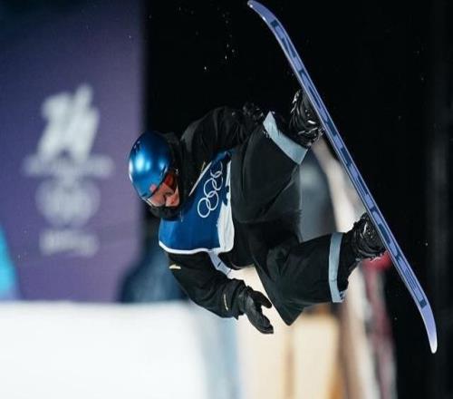 受天氣影響賽程改期，蘇翊鳴單板坡障提前亮相