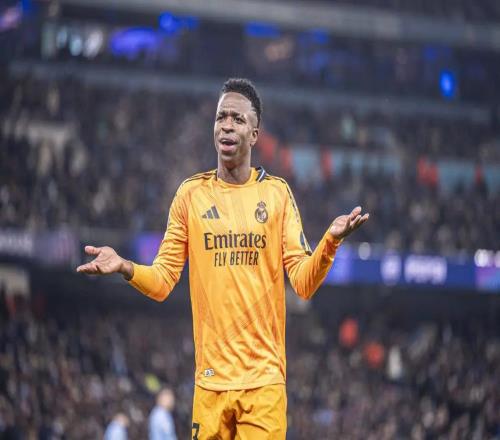 維尼修斯現在的狀況，續約還是不續約，對他來說都難以接受