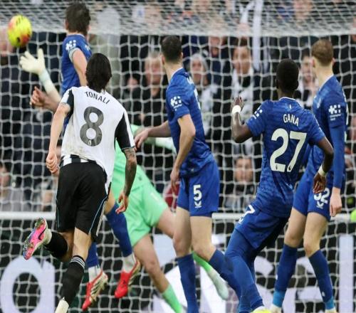 一場23，上演極限絕殺，英超土豪倒下，7億豪陣也沒用