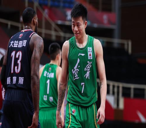 媒体人:佩服张镇麟当打之年走出舒适区,挑战未知