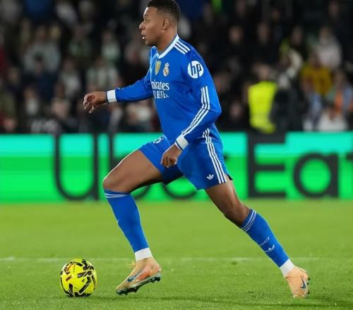 隨著皇馬22埃爾切，西甲第13輪最新積分榜如下，巴薩落後皇馬1分