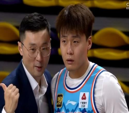 北京男篮和北控男篮争抢赵睿,新疆男篮更看重现金,会花落谁家