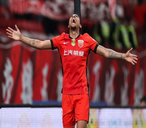 上港中鋒成中超冬窗大魚，申花和大連都可以考慮引進(jìn)他，值得期待