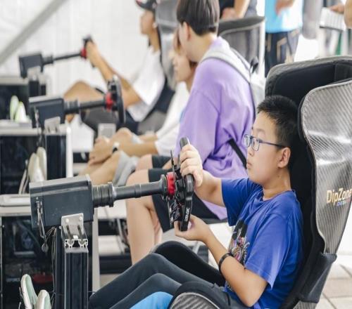上海8小时耐力赛轰鸣上赛道,自主IP打造城市体育新符号