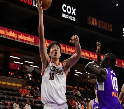 主場(chǎng)召回+客場(chǎng)下放！楊瀚森成開(kāi)拓者“搖錢(qián)樹(shù)”，已淪為第四中鋒