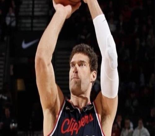 37歲單場9記三分，洛佩茲成詹姆斯、庫里后NBA歷史第三人