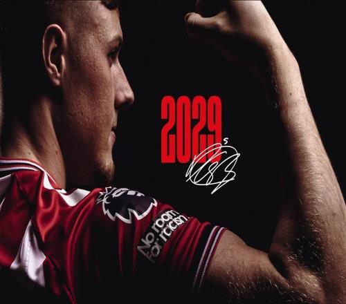 官方：桑德蘭和26歲後衛巴拉德續約至2029年