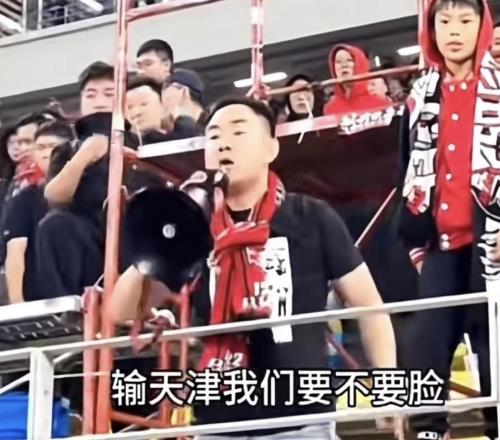 成都球迷怒了!骂完河南外援又骂蓉城球员,韦世豪拍胸口道歉
