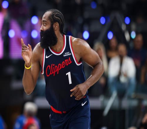 就在今天，老詹庫里科比都沒實現(xiàn)了NBA歷史紀錄，被36歲哈登做到