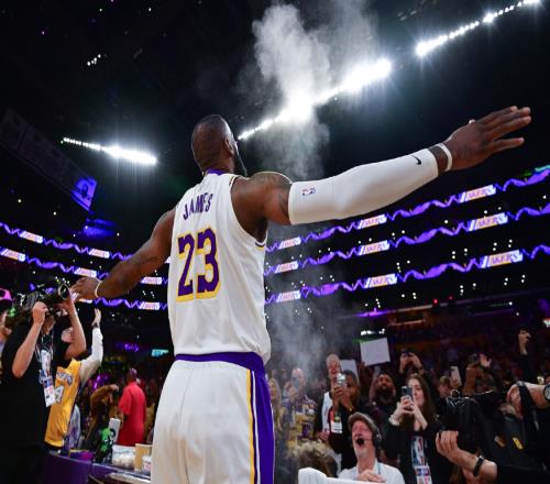 大莫:詹姆斯肯定能在NBA打到46岁!