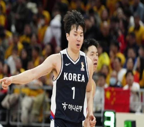 這么厲害！李賢重面對(duì)中國(guó)隊(duì)狂砍33分14籃板，他有輝煌的履歷！