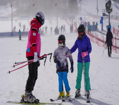 外媒：中國冰雪經(jīng)濟蓬勃發(fā)展帶來示范效應(yīng)