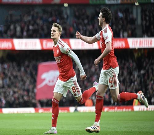 英超积分榜，阿森纳41痛击维拉，曼联11遭狼队逼平，切尔西22