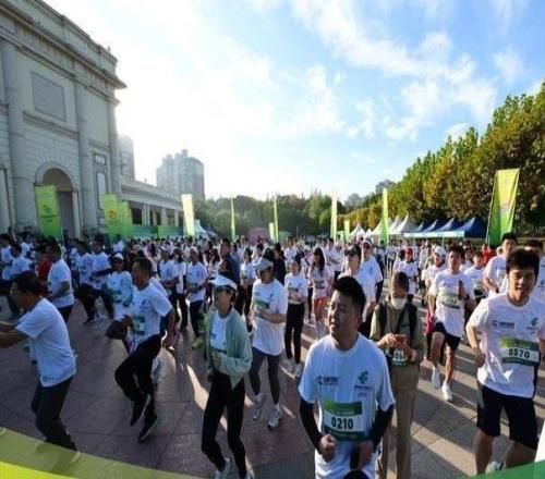 六百余名“總裁”激情開跑，“郵儲銀行杯”第六屆上海市開發(fā)區(qū)運(yùn)動會圓滿閉幕