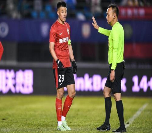 即将降级!37岁国足名将采访道歉+快哭了压哨进球被吹无缘创纪录