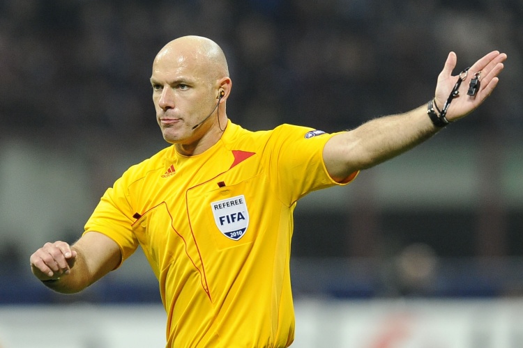 邮报:英超裁判长韦伯本周将与诺丁汉森林会面,并播放VAR音频