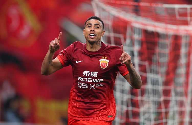 大杀器!古斯塔沃连续三场比赛里共打进四球,本轮梅开二度