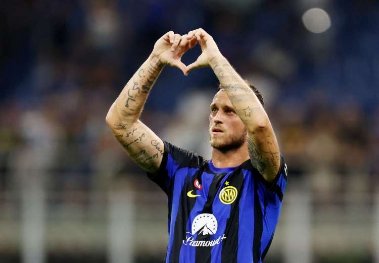 米体:国米希望卖阿瑙并引进新前锋,愿3000万出售瓦伦丁-卡博尼