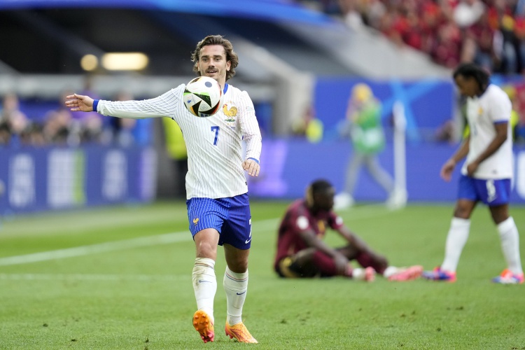 格列兹曼谈位置变化:很早之前踢过左边锋,有射门机会也要传球